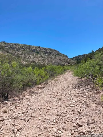 $16,000,000 | 985 County Road 414, Ozona, TX 76943