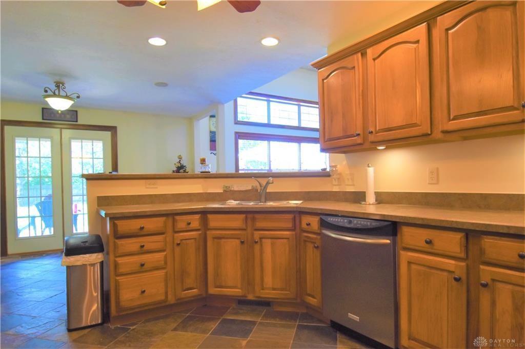 7886 Ct Ridge Fairborn, OH 45324 - Photo 6 of 10