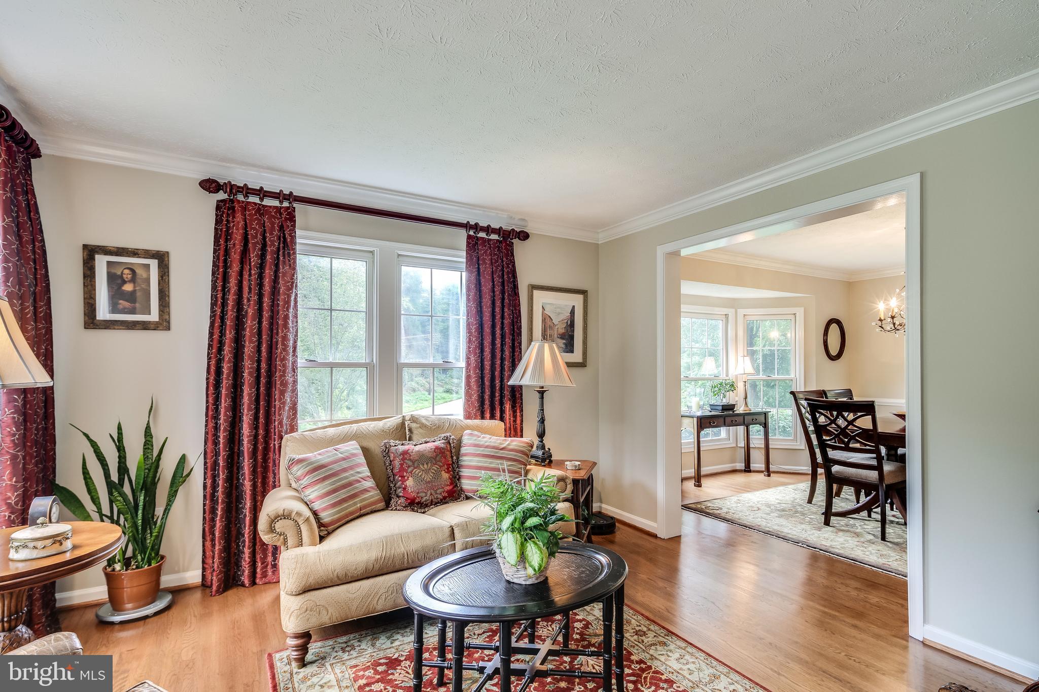 Lots of natural light with side windows