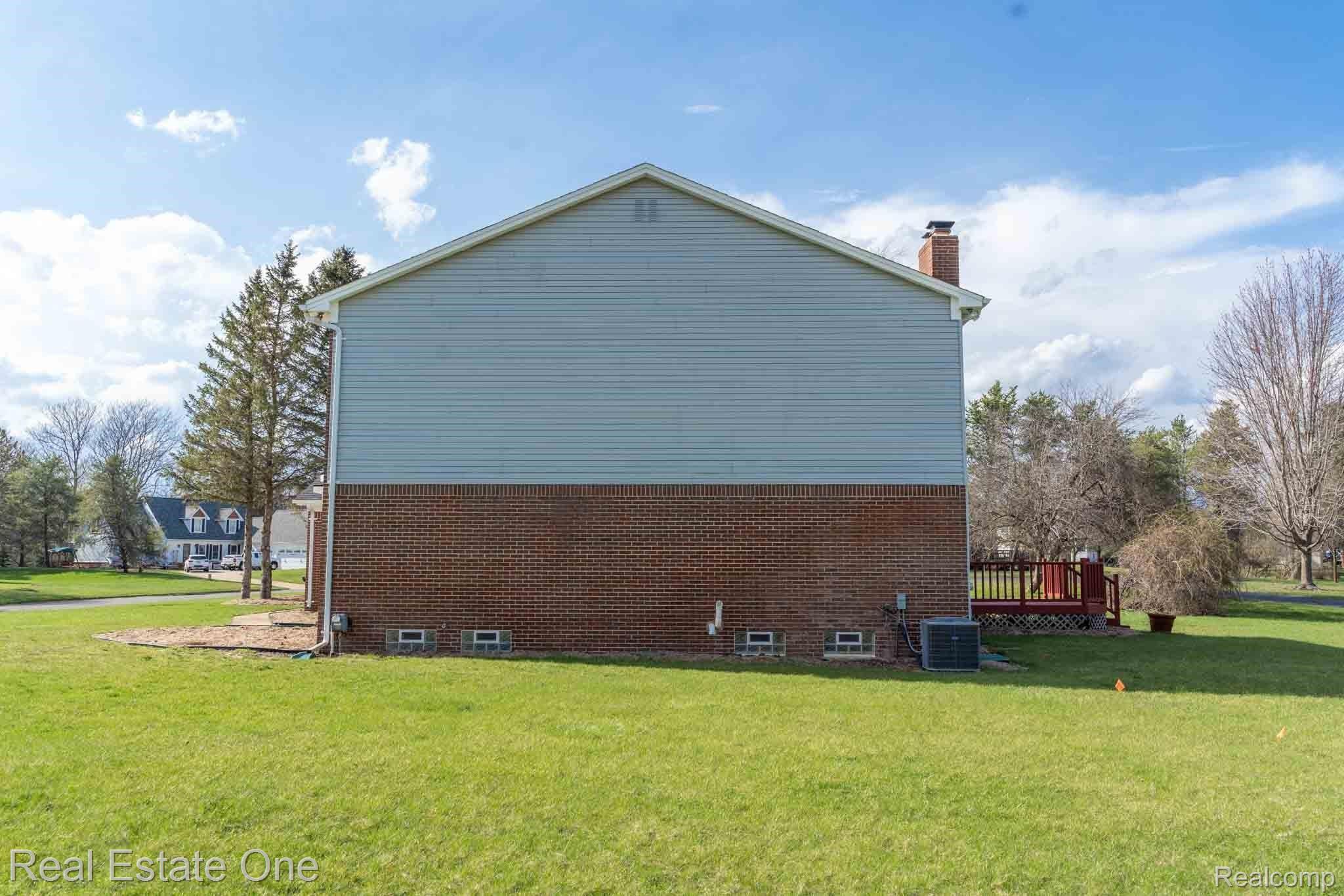 3337 Landview Drive Rochester, MI 48306 - Photo 5 of 64 LandviewExt-4.jpg