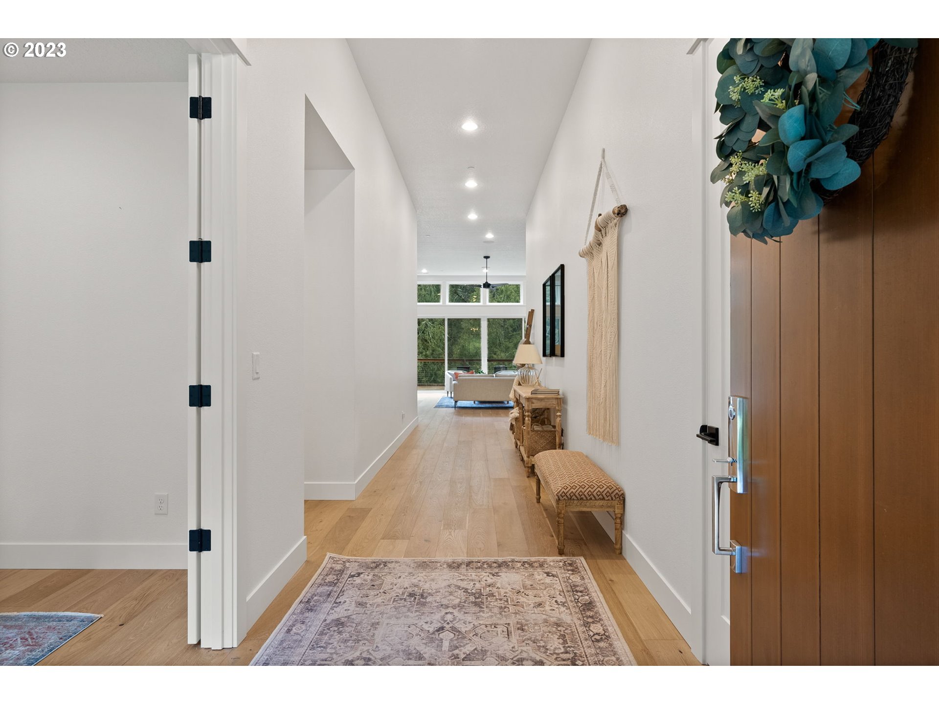 19745 South Upper Road Oregon City, OR 97045 - Photo 5 of 32 Entrance/Foyer