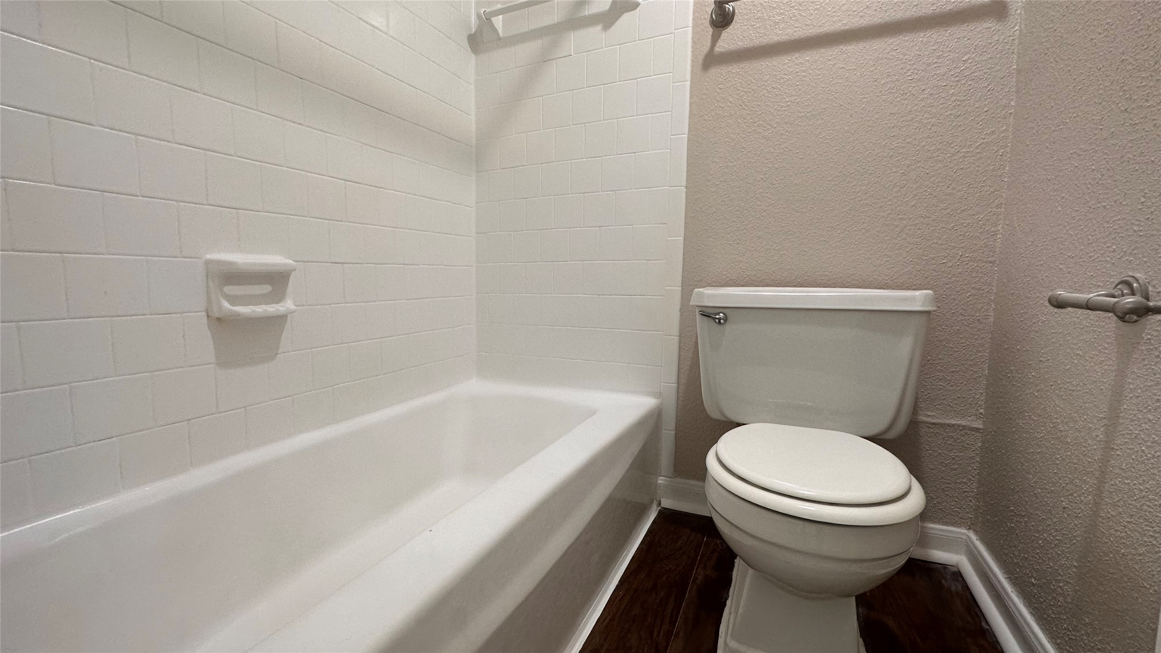 7315 Brompton Street, Unit 303B Houston, TX 77025 - Photo 11 of 14 a bathroom with a toilet and bathtub