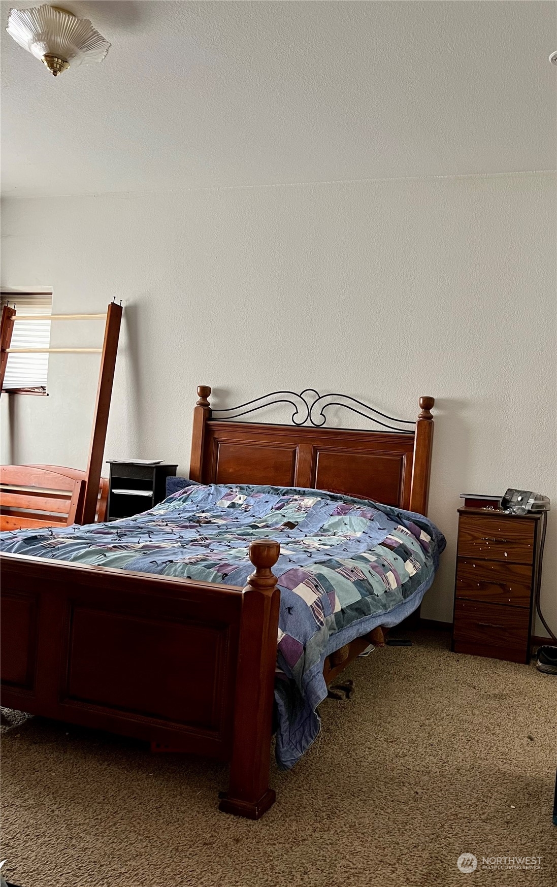 32 889 Elma, WA 98541 - Photo 18 of 29 a bedroom with a bed and dresser