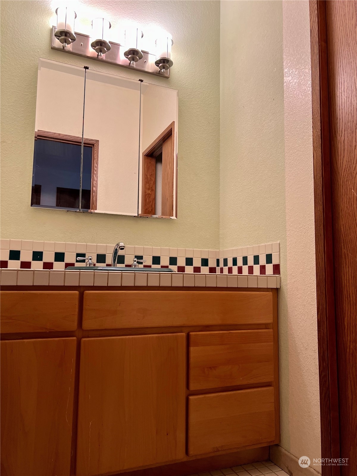 32 889 Elma, WA 98541 - Photo 21 of 29 a bathroom with a sink and a mirror