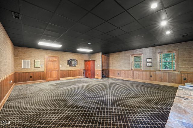 a big room with closet