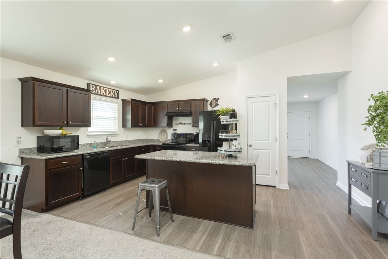 4696 Integrity Court Milton, FL 32570 - Photo 5 of 31