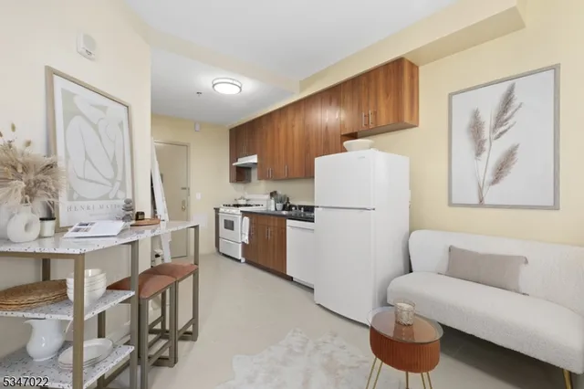 $1,805 | 520 Belleville Avenue, Unit N310, Belleville, NJ 07109