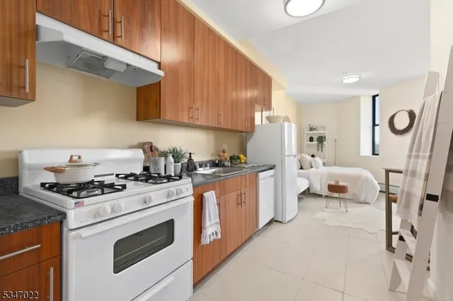 $1,805 | 520 Belleville Avenue, Unit N310, Belleville, NJ 07109