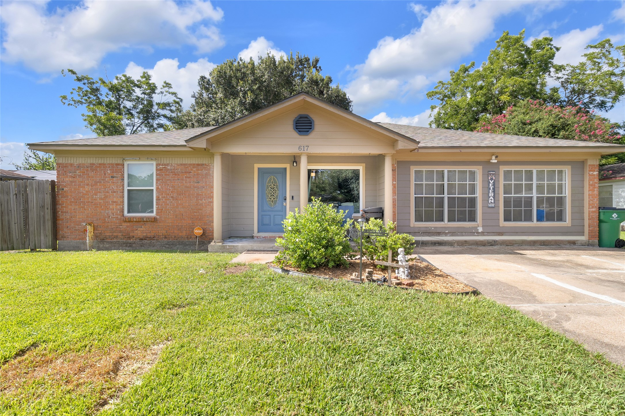 617 Catalpa Street Angleton, TX 77515 - Photo 2 of 33 Gallery Image 2