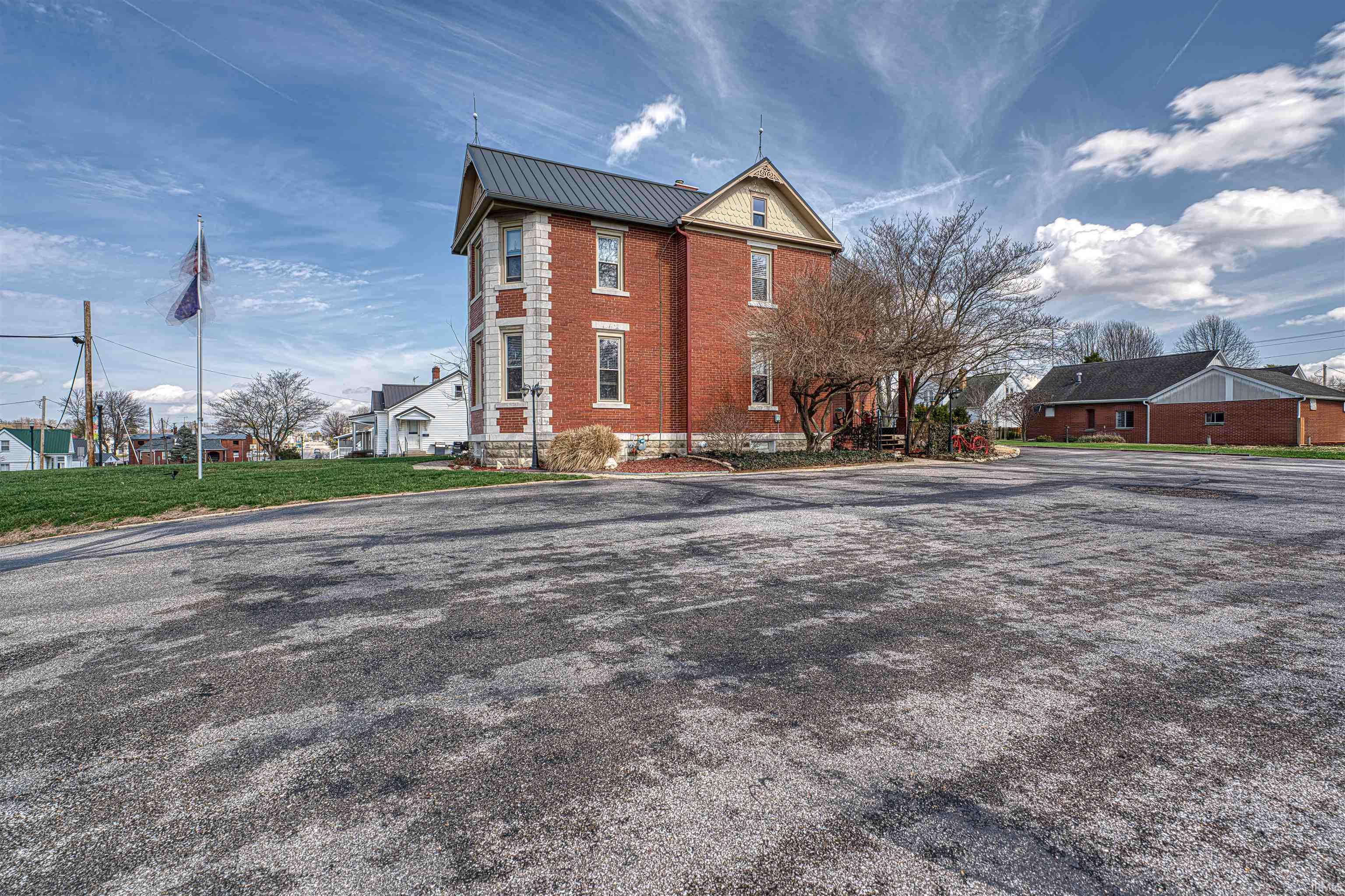 210 Main Street Ferdinand, IN 47532 - Photo 3 of 36