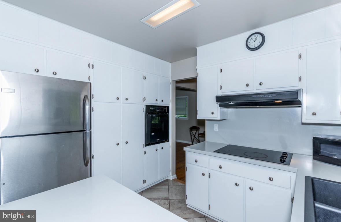 1133 Devonshire Road Lancaster, PA 17601 - Photo 10 of 24 Gallery Image 10