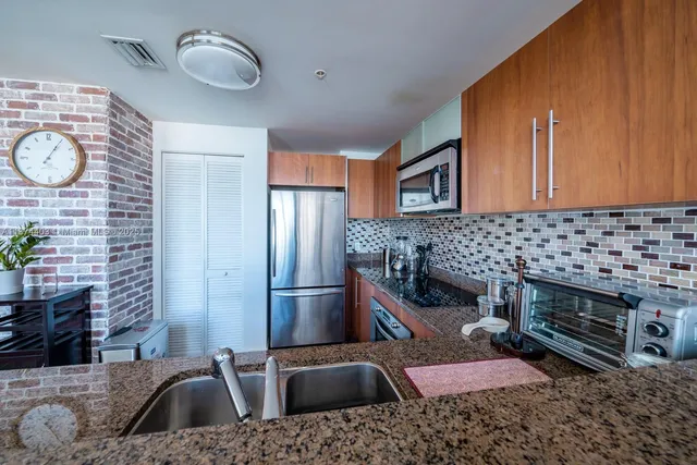 $515,000 | 300 South Biscayne Boulevard, Unit L1022, Miami, FL 33131