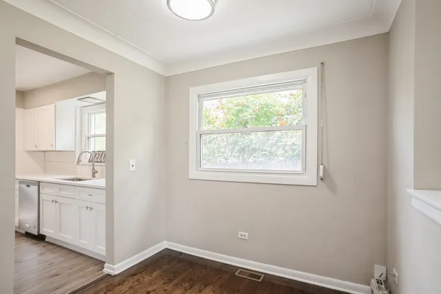 $2,750 | 441 Berteau Avenue, Elmhurst, IL 60126