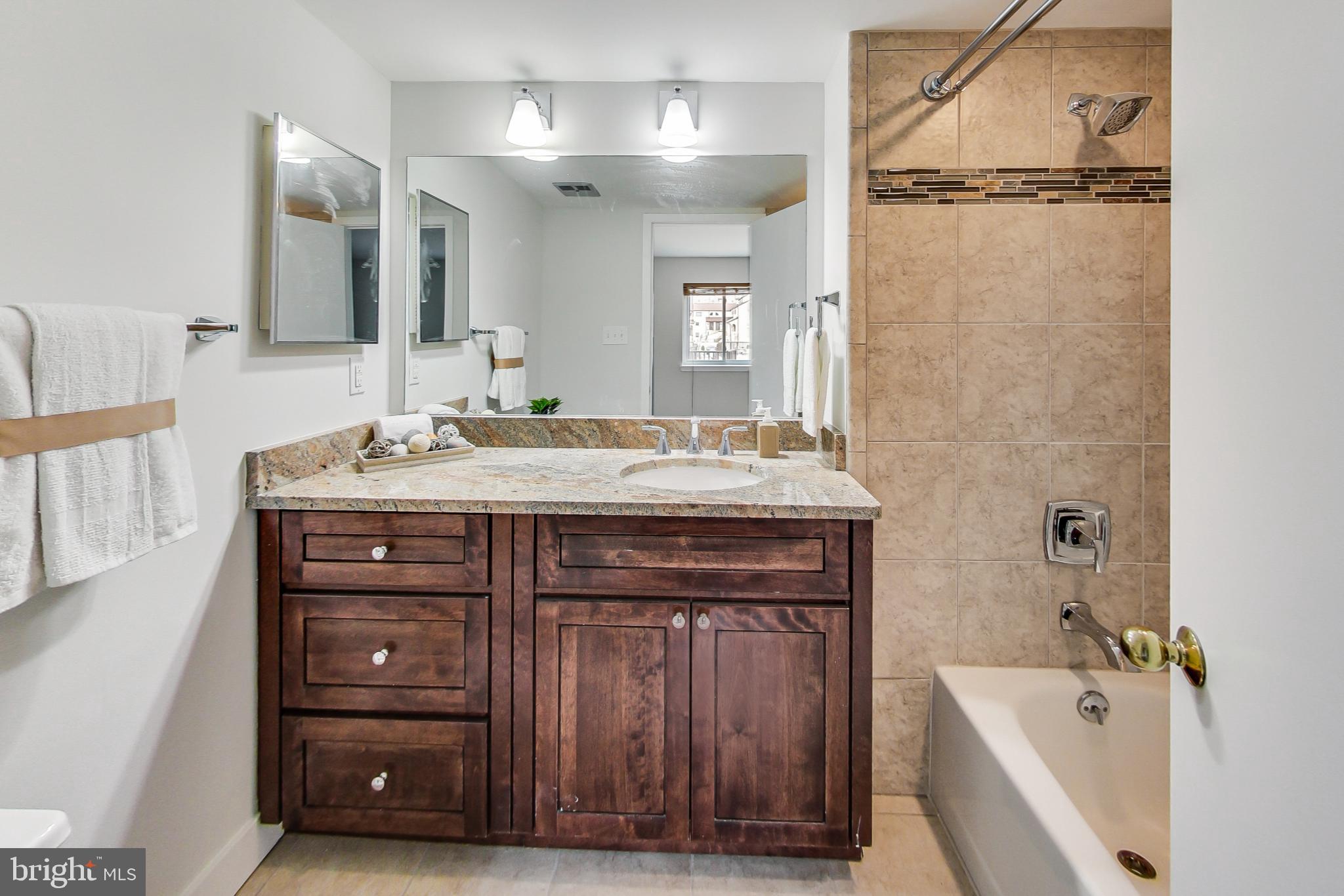 8917 Battery Place, Unit 26 Bethesda, MD 20814 - Photo 20 of 31 Attached Bath