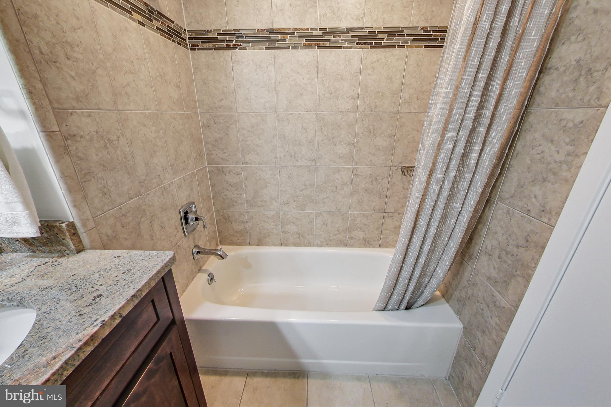8917 Battery Place, Unit 26 Bethesda, MD 20814 - Photo 21 of 31 Shower/Tub Combo