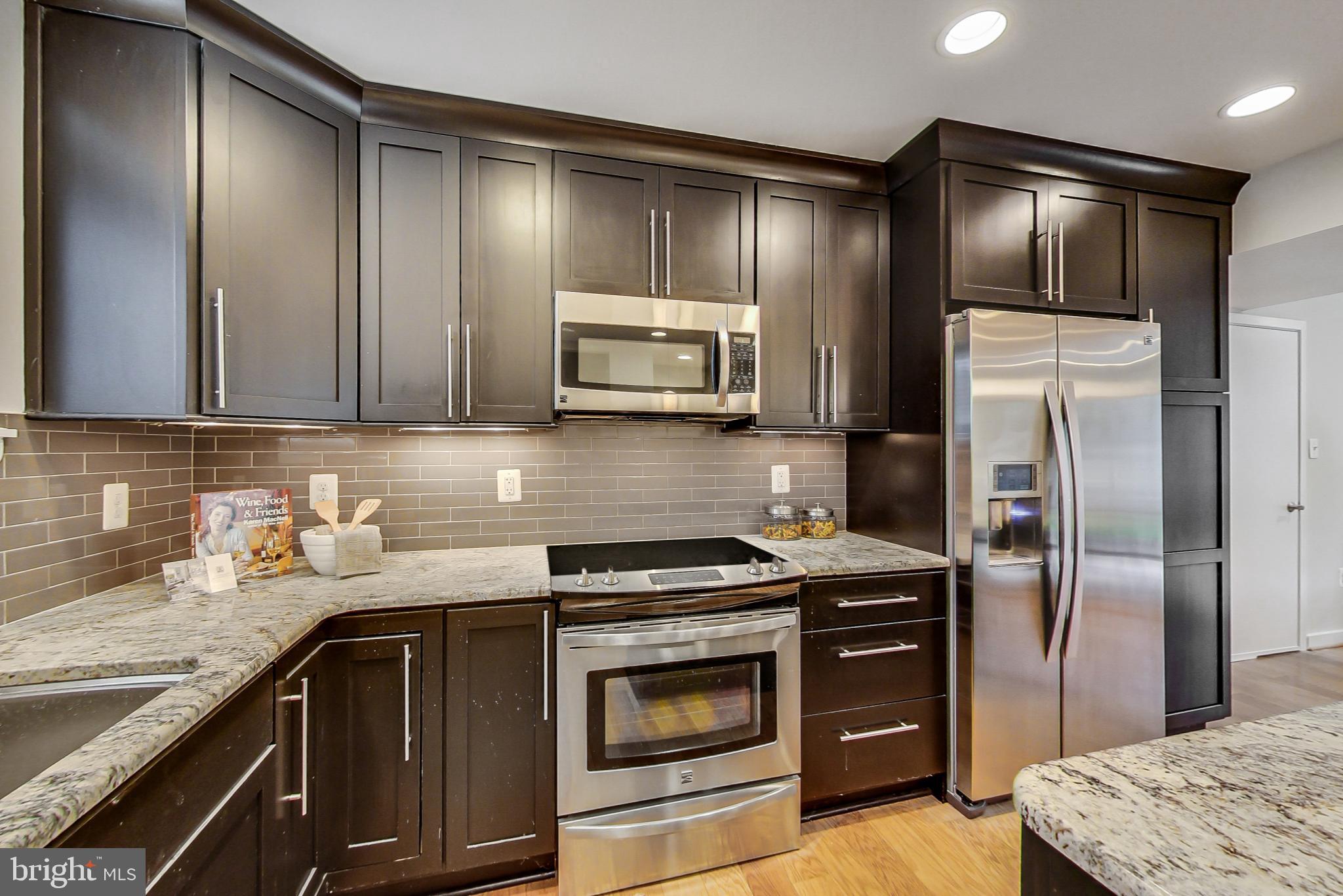 8917 Battery Place, Unit 26 Bethesda, MD 20814 - Photo 8 of 31 Stainless Steel Appliances