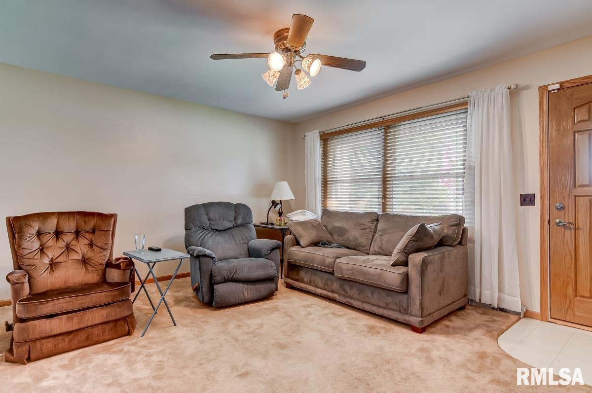 2105 Scarbrough Road Springfield, IL 62702 - Photo 5 of 23