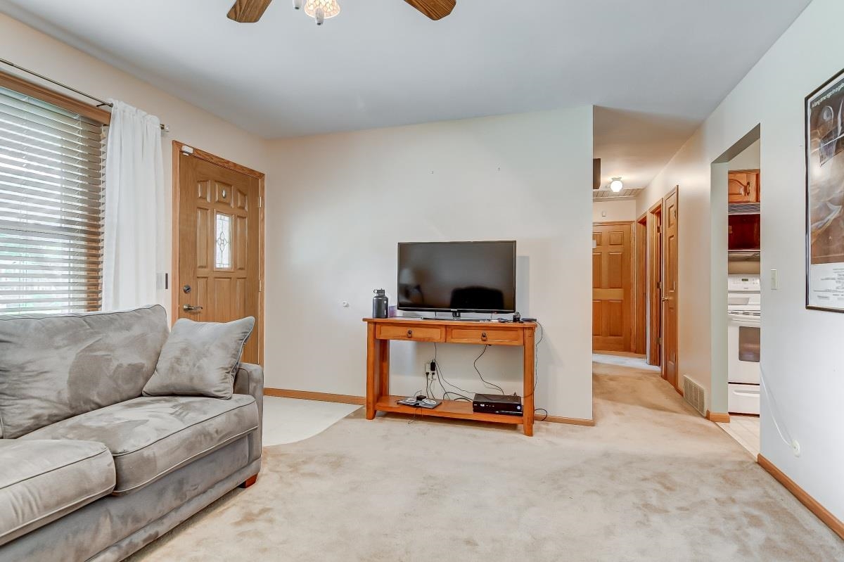 2105 Scarbrough Road Springfield, IL 62702 - Photo 6 of 23