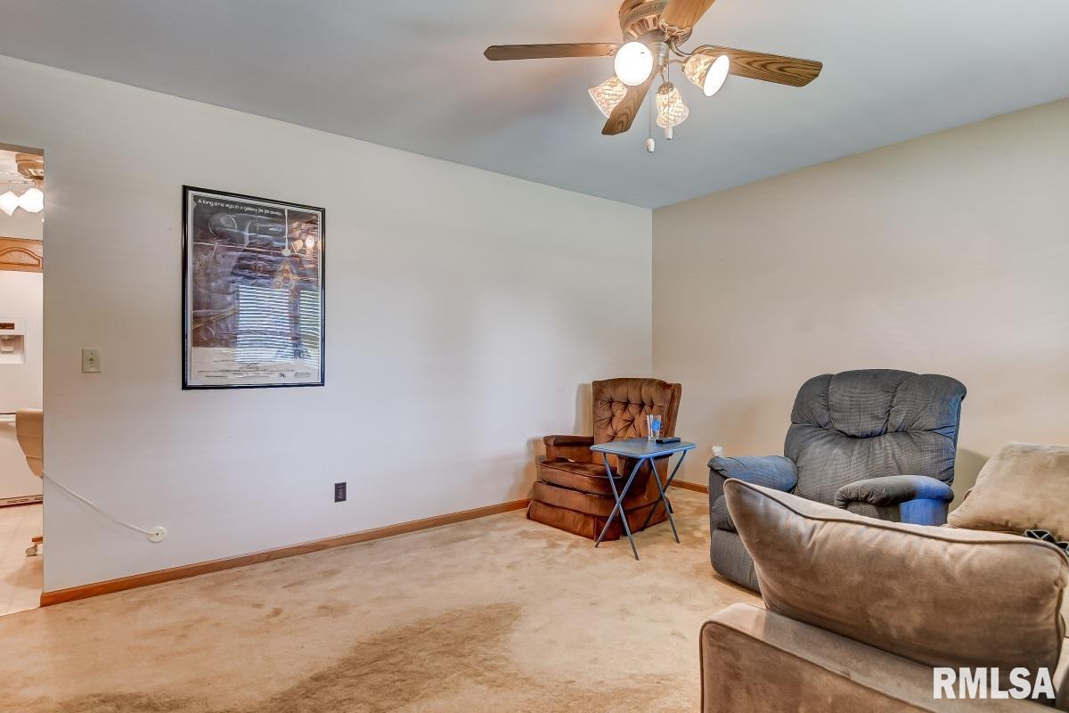 2105 Scarbrough Road Springfield, IL 62702 - Photo 7 of 23