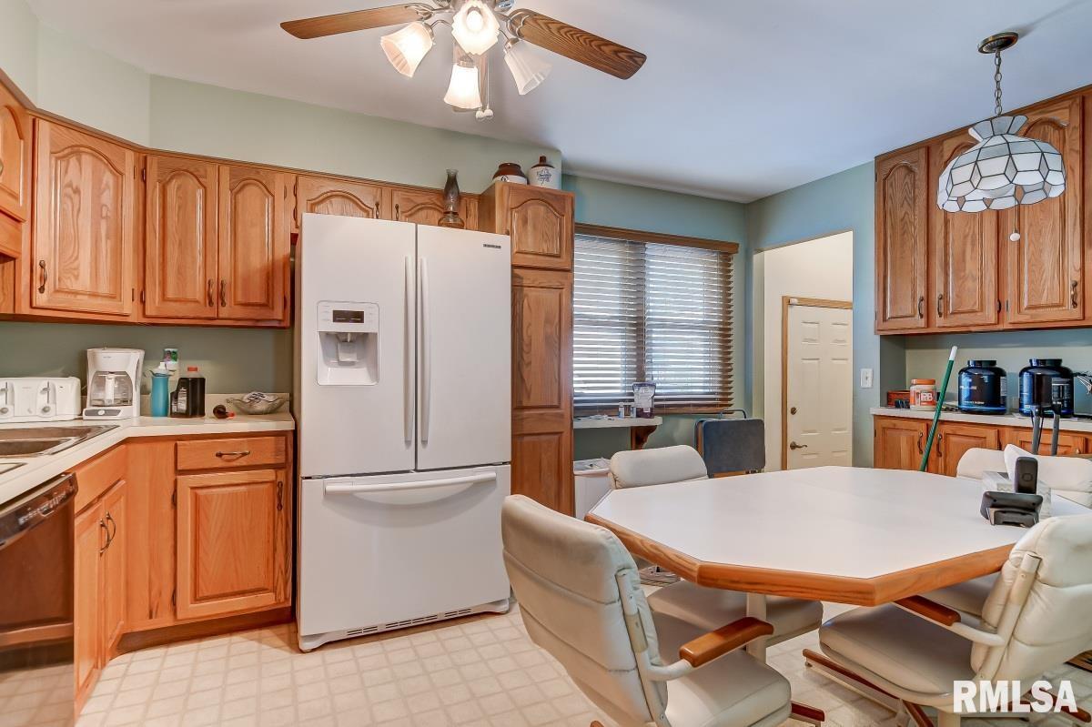 2105 Scarbrough Road Springfield, IL 62702 - Photo 8 of 23