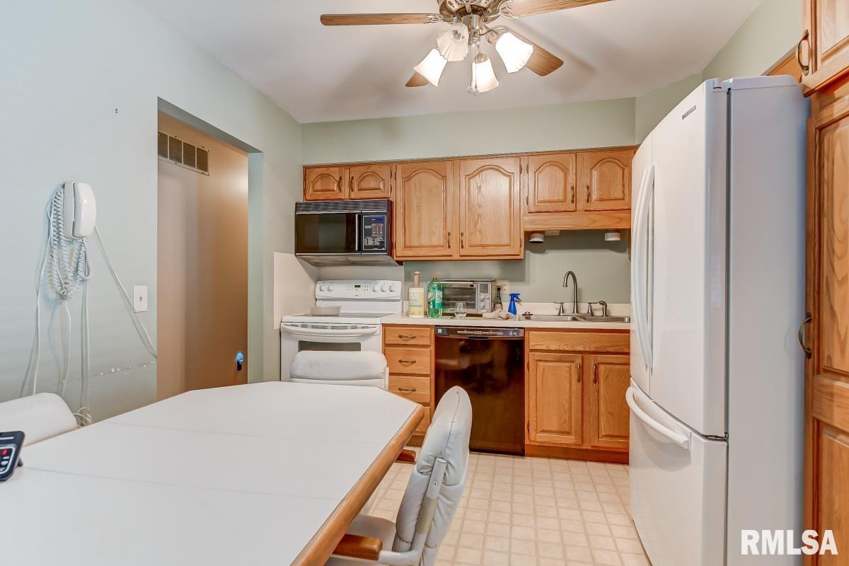 2105 Scarbrough Road Springfield, IL 62702 - Photo 9 of 23