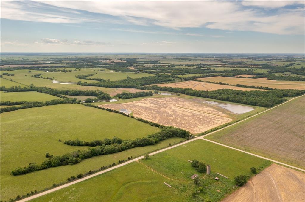 27699 South Hoch Road Osage City, KS 66523 - Photo 1 of 99