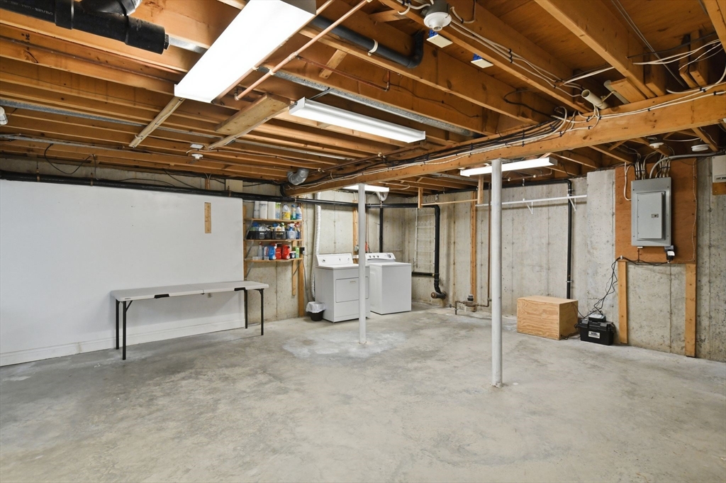 38 Shady Brook, Unit 38 West Springfield, MA 01089 - Photo 41 of 41 a view of an empty room with a window