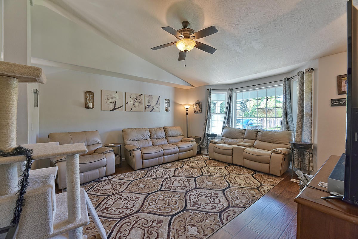 2812 Table Rock Road Medford, OR 97501 - Photo 10 of 24 8