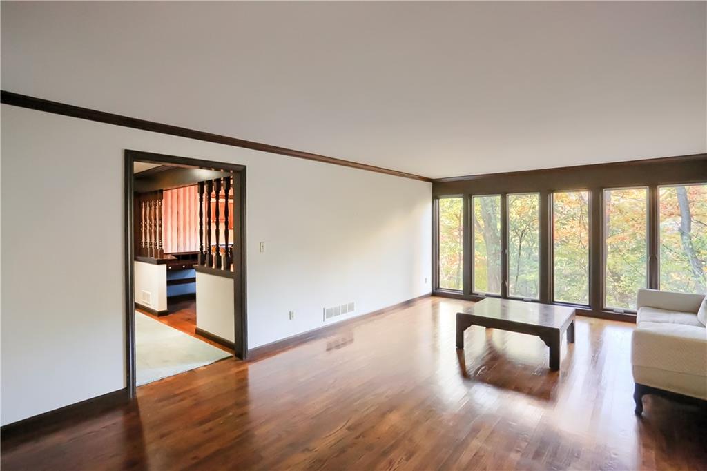 108 Berwyn Road Pittsburgh, PA 15237 - Photo 3 of 25 Gallery Image 3