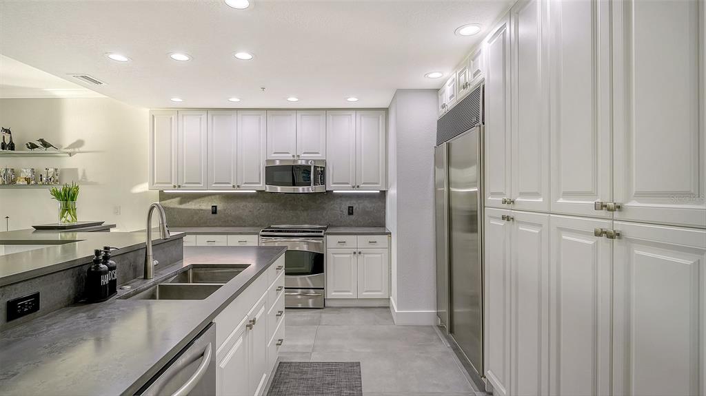 166 Golden Gate Point, Unit 22 Sarasota, FL 34236 - Photo 18 of 49