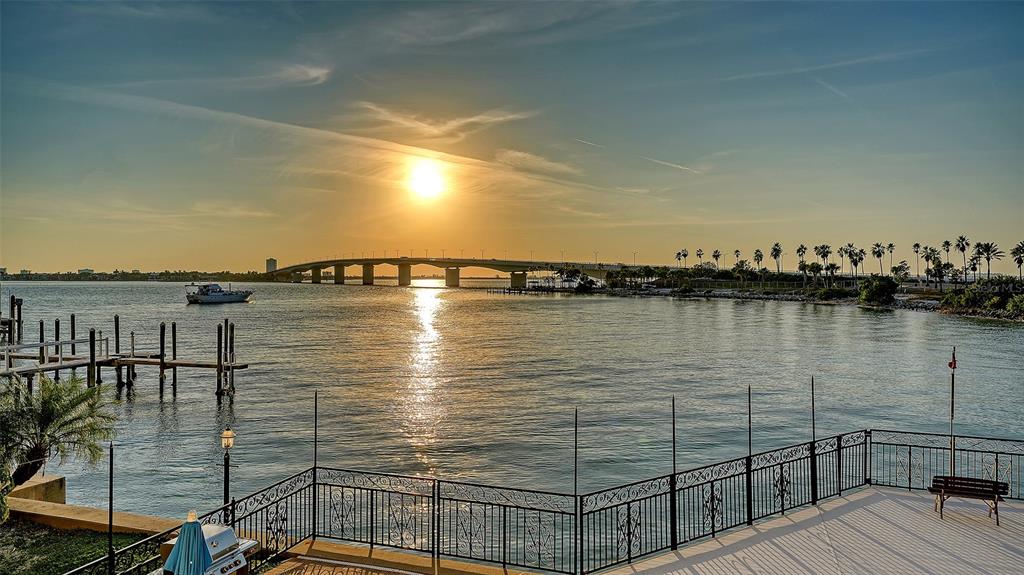 166 Golden Gate Point, Unit 22 Sarasota, FL 34236 - Photo 40 of 49