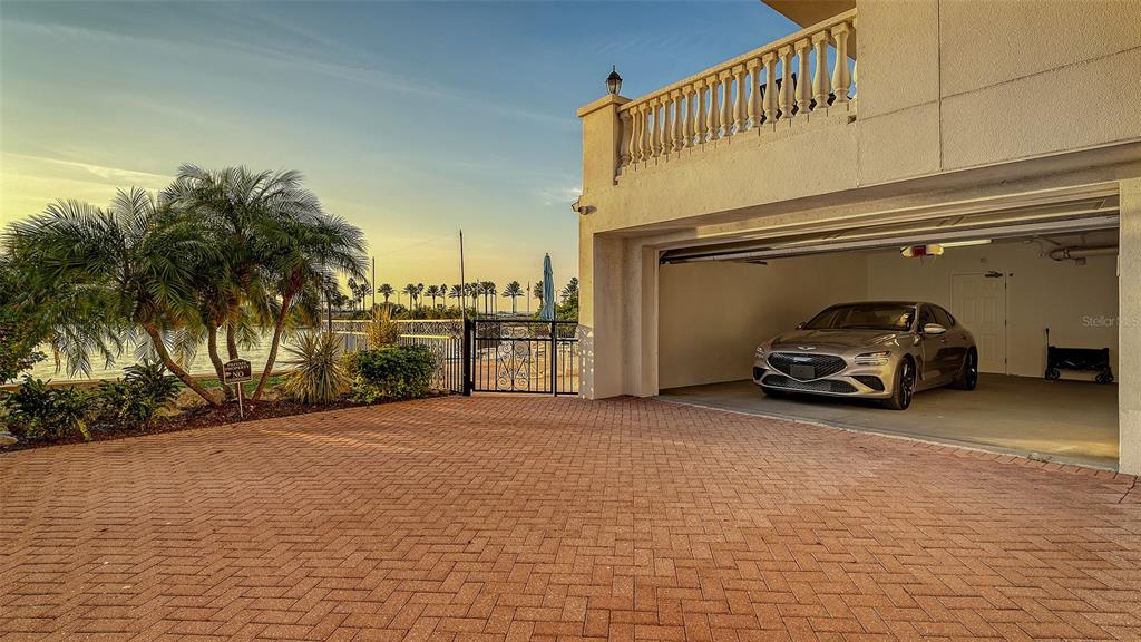 166 Golden Gate Point, Unit 22 Sarasota, FL 34236 - Photo 4 of 49