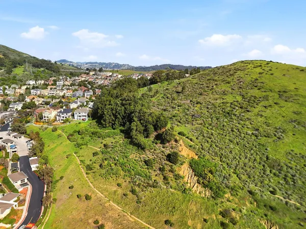 $750,000 | 332 Crescent Court, Brisbane, CA 94005