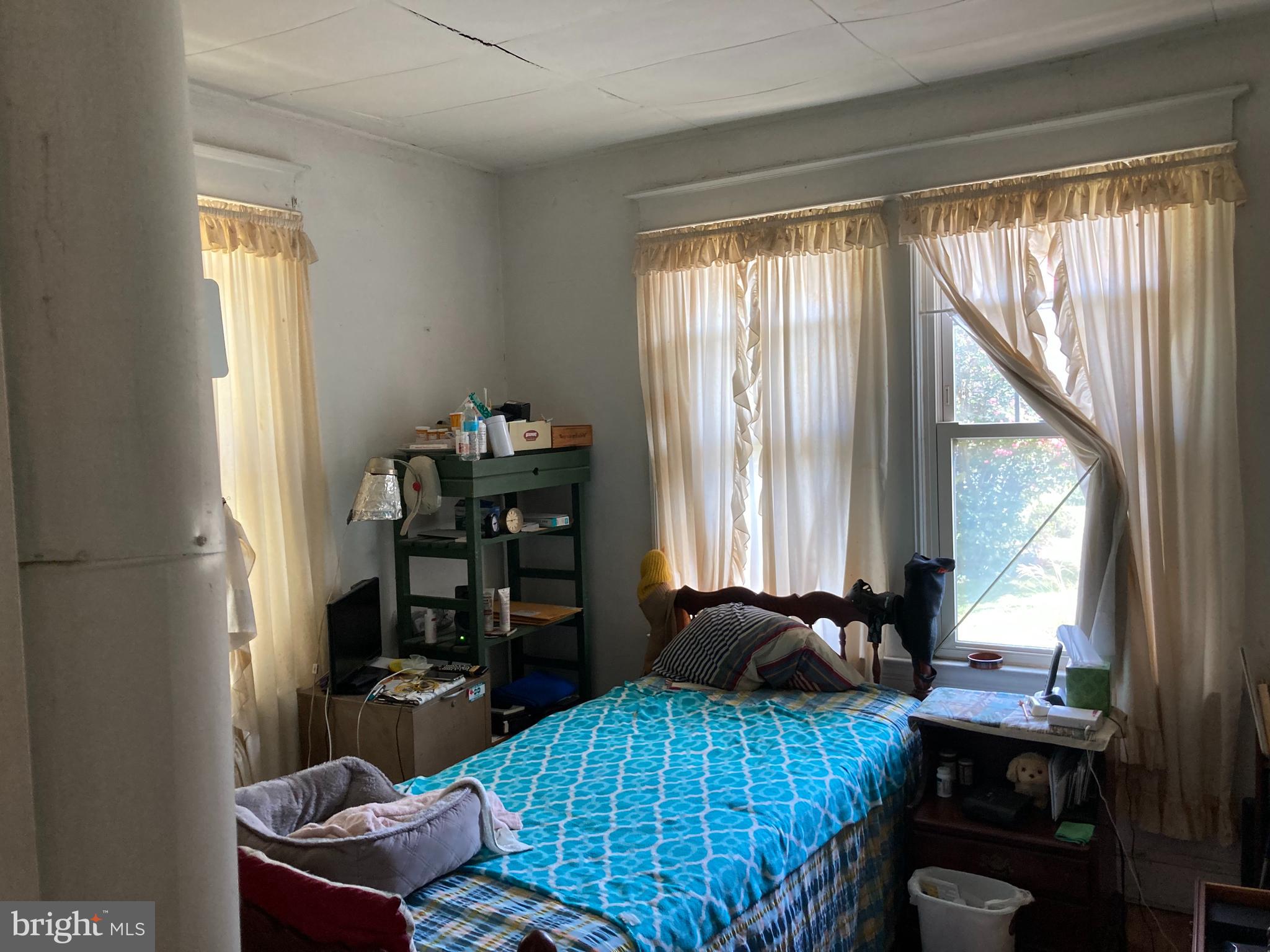 9811 Piscataway Road Clinton, MD 20735 - Photo 23 of 33 Main level bedroom #3