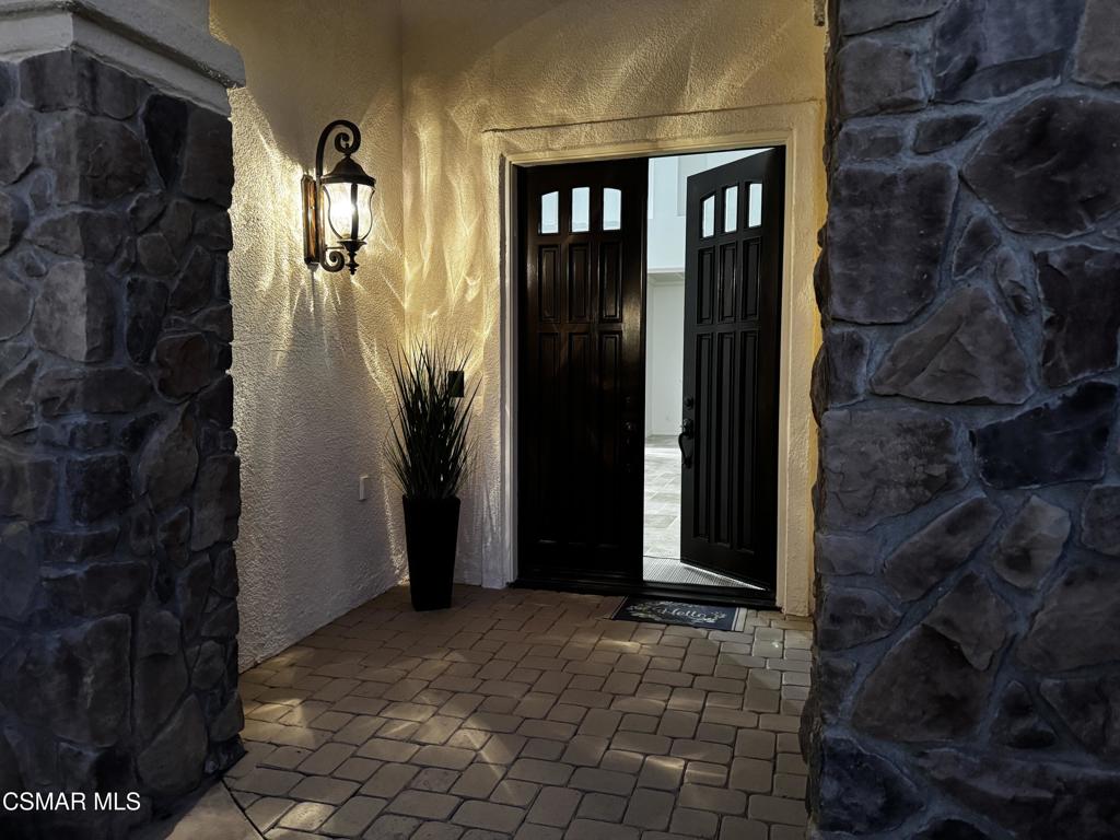 6438 Deerbrook Road Oak Park, CA 91377 - Photo 5 of 44