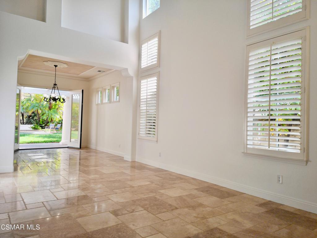 6438 Deerbrook Road Oak Park, CA 91377 - Photo 8 of 44