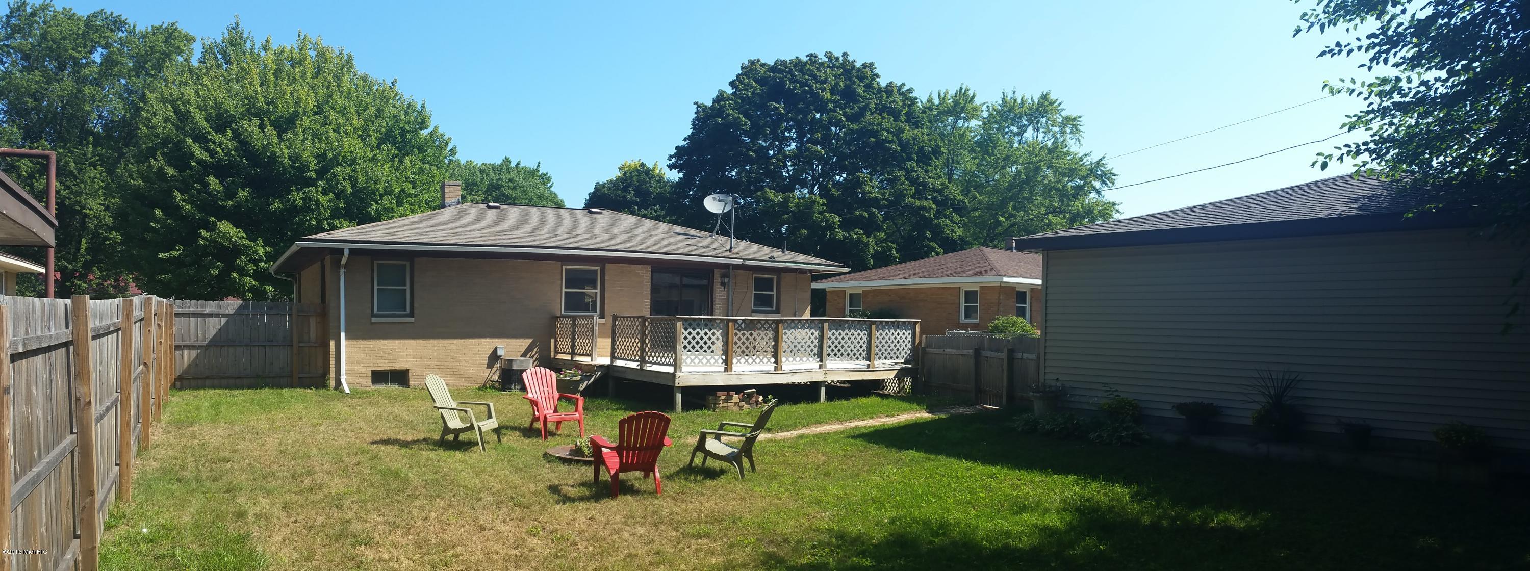 618 Winter Street Spring Lake, MI 49456 - Photo 3 of 20 20160804_111245