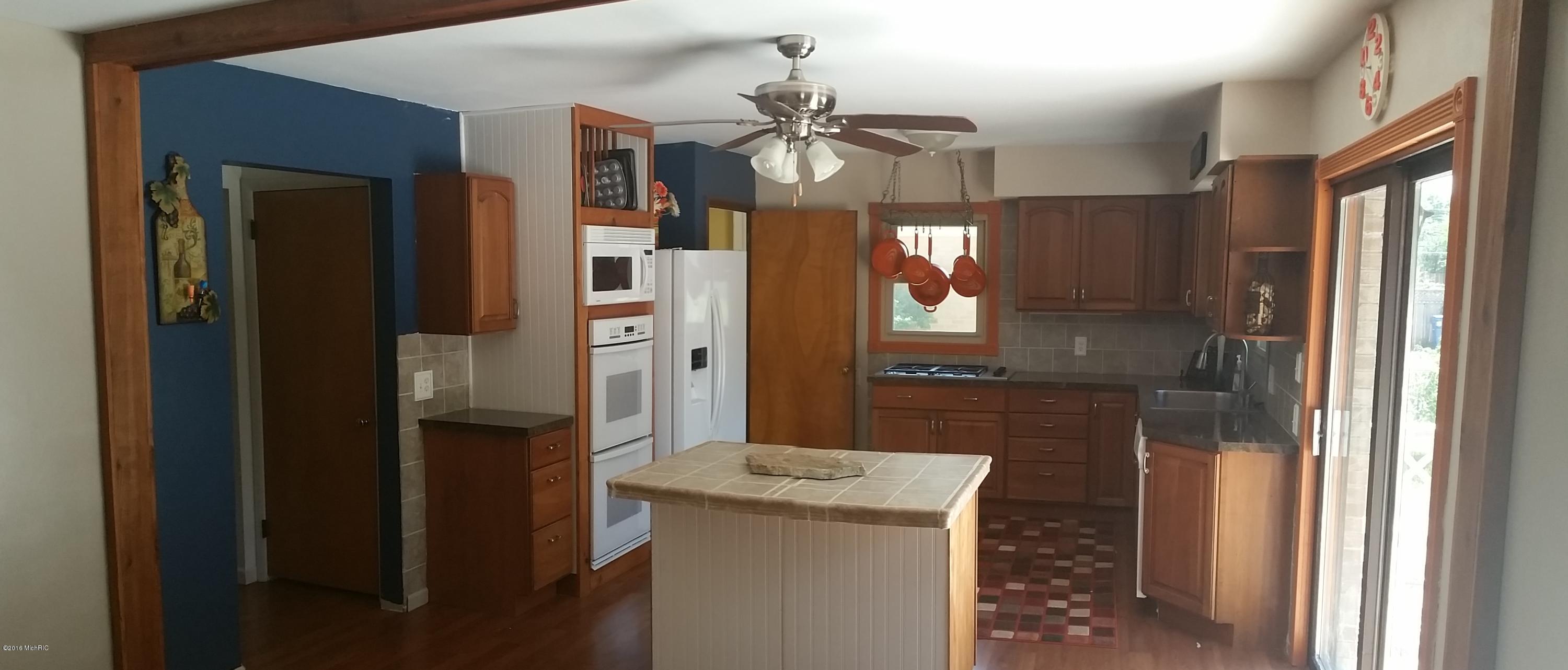 618 Winter Street Spring Lake, MI 49456 - Photo 9 of 20 20160804_112059