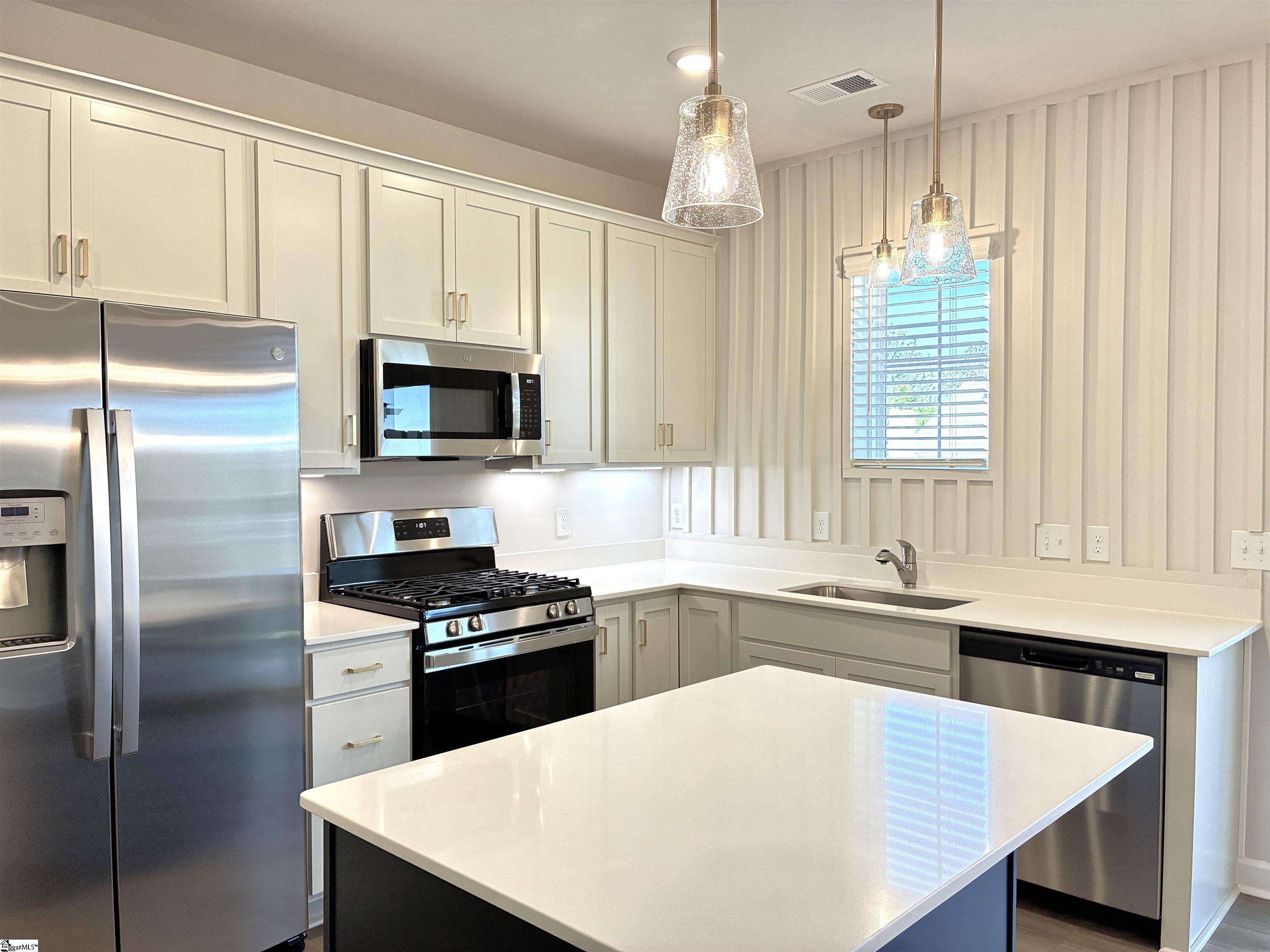 230 Crimson Tree Court Greenville, SC 29607 - Photo 4 of 21