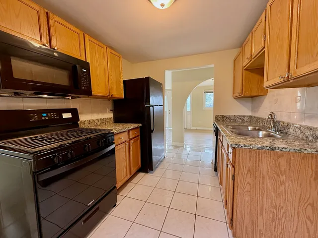 $247,000 | 163 West Raye Drive, Chicago Heights, IL 60411