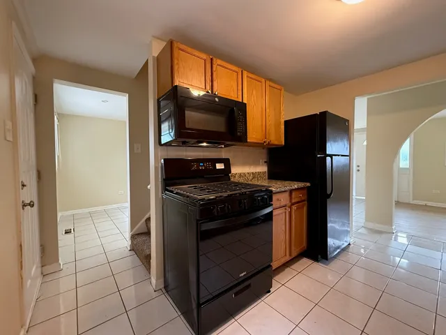 $247,000 | 163 West Raye Drive, Chicago Heights, IL 60411