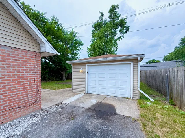 $247,000 | 163 West Raye Drive, Chicago Heights, IL 60411