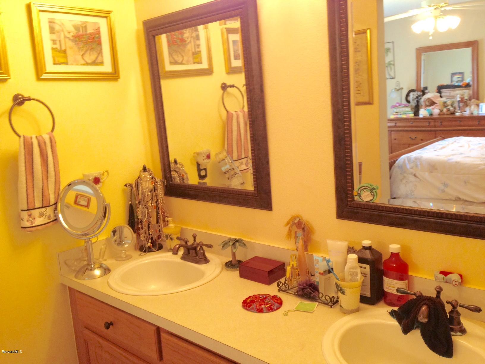 482 Sauders Road Southeast Palm Bay, FL 32909 - Photo 14 of 20 MASTER BATH DOUBLE SINK