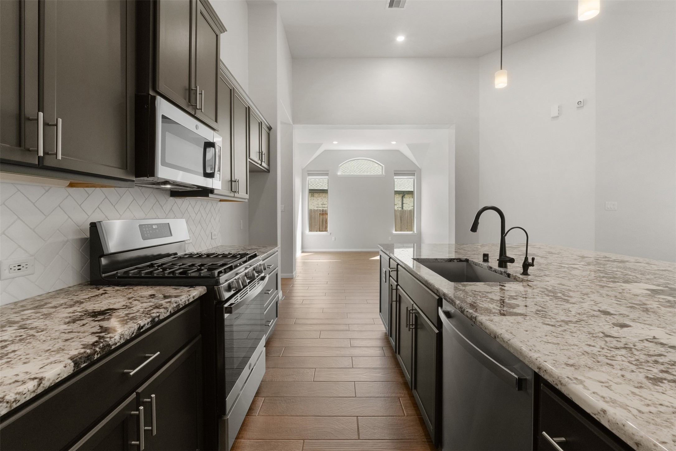 8022 McKittrick Ridge Drive Porter, TX 77365 - Photo 7 of 44 Large kitchen