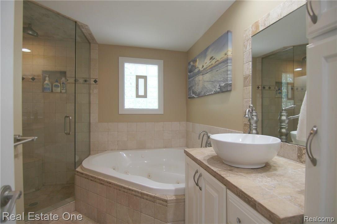 3585 Center Road Highland, MI 48357 - Photo 19 of 24 jCenter Rd Full Bath.jpg