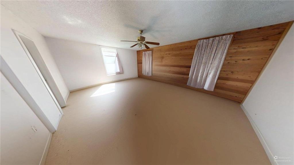 688 Main Street Whitesburg, GA 30185 - Photo 17 of 34 an empty room with windows