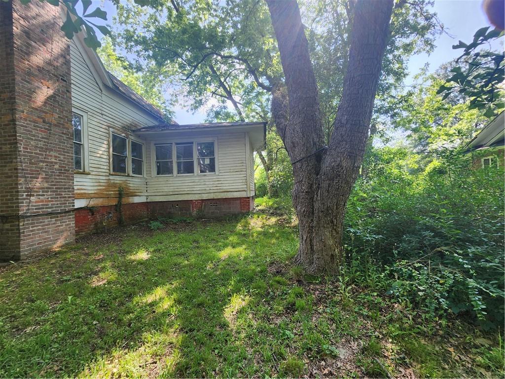 688 Main Street Whitesburg, GA 30185 - Photo 27 of 34 a backyard of a house with lots of green space
