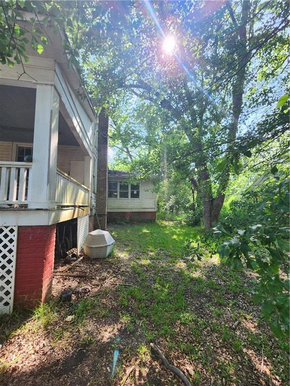 688 Main Street Whitesburg, GA 30185 - Photo 28 of 34 a backyard of a house with lots of green space