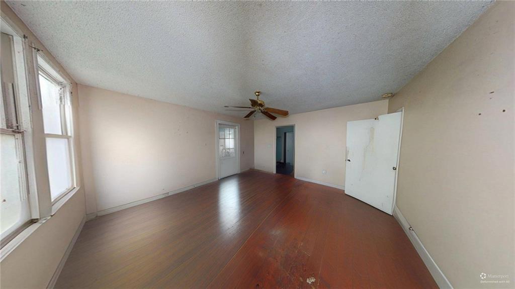 688 Main Street Whitesburg, GA 30185 - Photo 5 of 34 an empty room with windows and cabinet