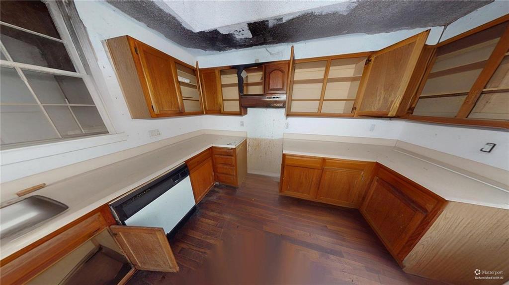 688 Main Street Whitesburg, GA 30185 - Photo 6 of 34 a view of an empty room with window